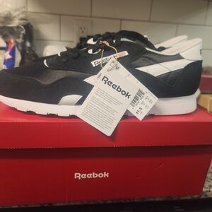 Reebok Men's Classic Nylon Black and White Sneakers Sz 11.5